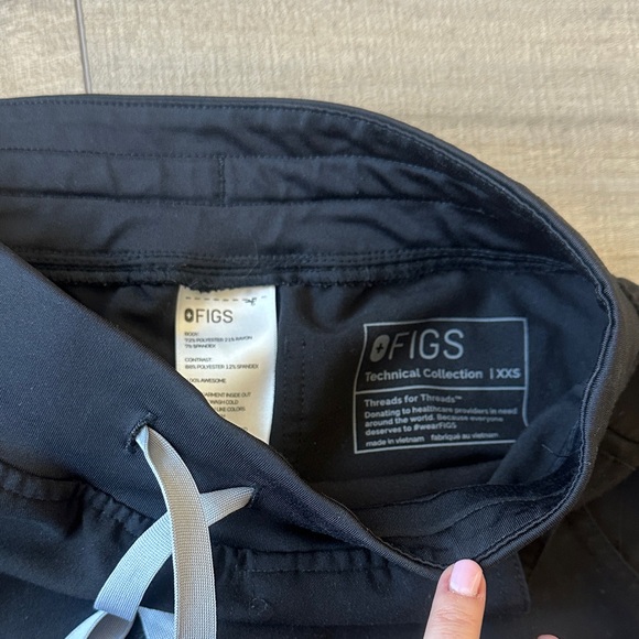 FIGS Yola brand new black XXS - Picture 4 of 4